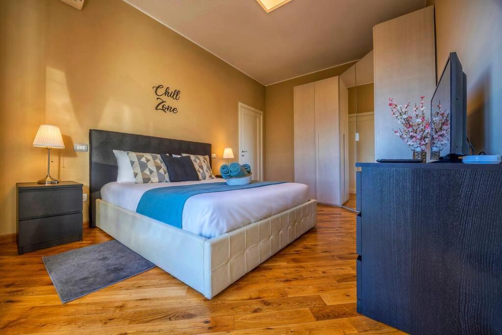 Sunny & Updated Flat With Panoramic City View 50M From M4 Stop Milánó Kültér fotó
