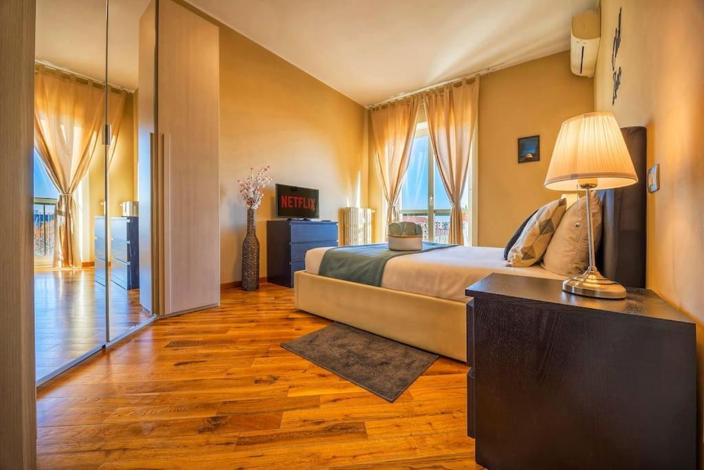 Sunny & Updated Flat With Panoramic City View 50M From M4 Stop Milánó Kültér fotó