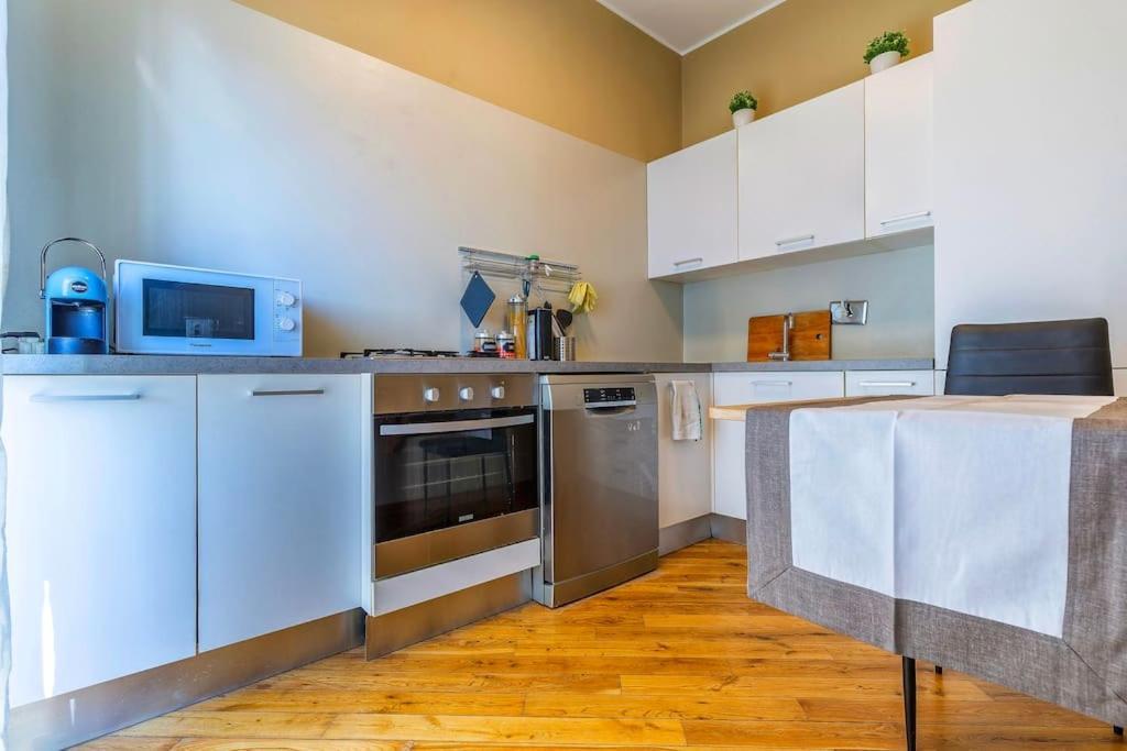 Sunny & Updated Flat With Panoramic City View 50M From M4 Stop Milánó Kültér fotó