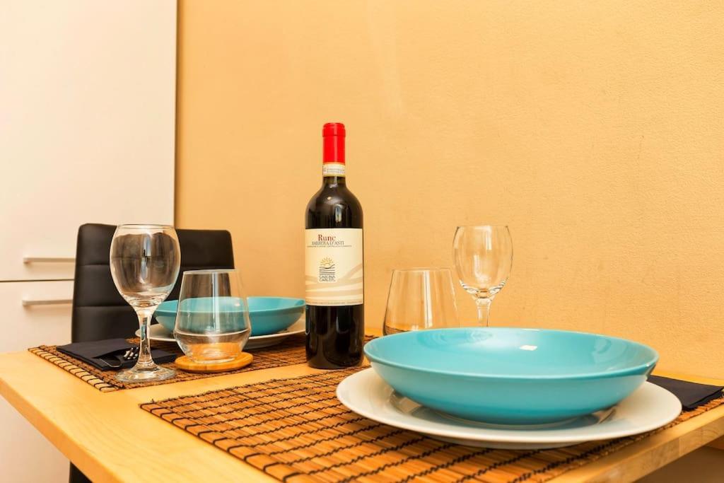 Sunny & Updated Flat With Panoramic City View 50M From M4 Stop Milánó Kültér fotó