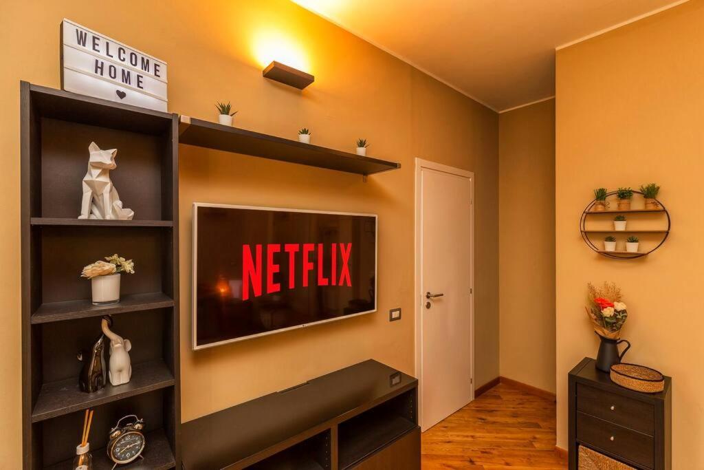 Sunny & Updated Flat With Panoramic City View 50M From M4 Stop Milánó Kültér fotó