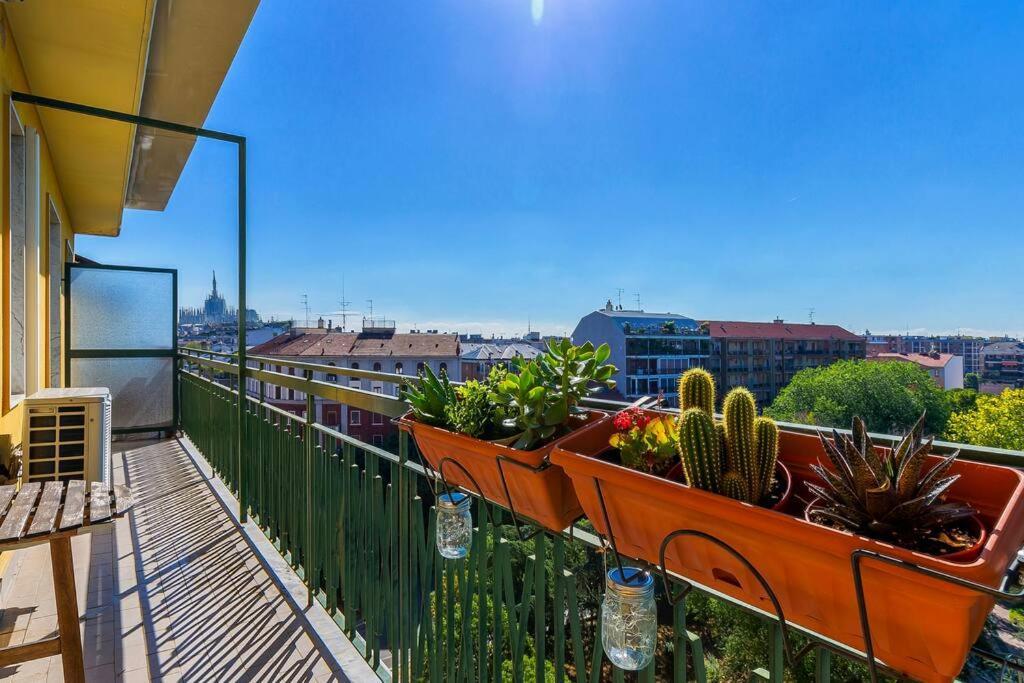 Sunny & Updated Flat With Panoramic City View 50M From M4 Stop Milánó Kültér fotó