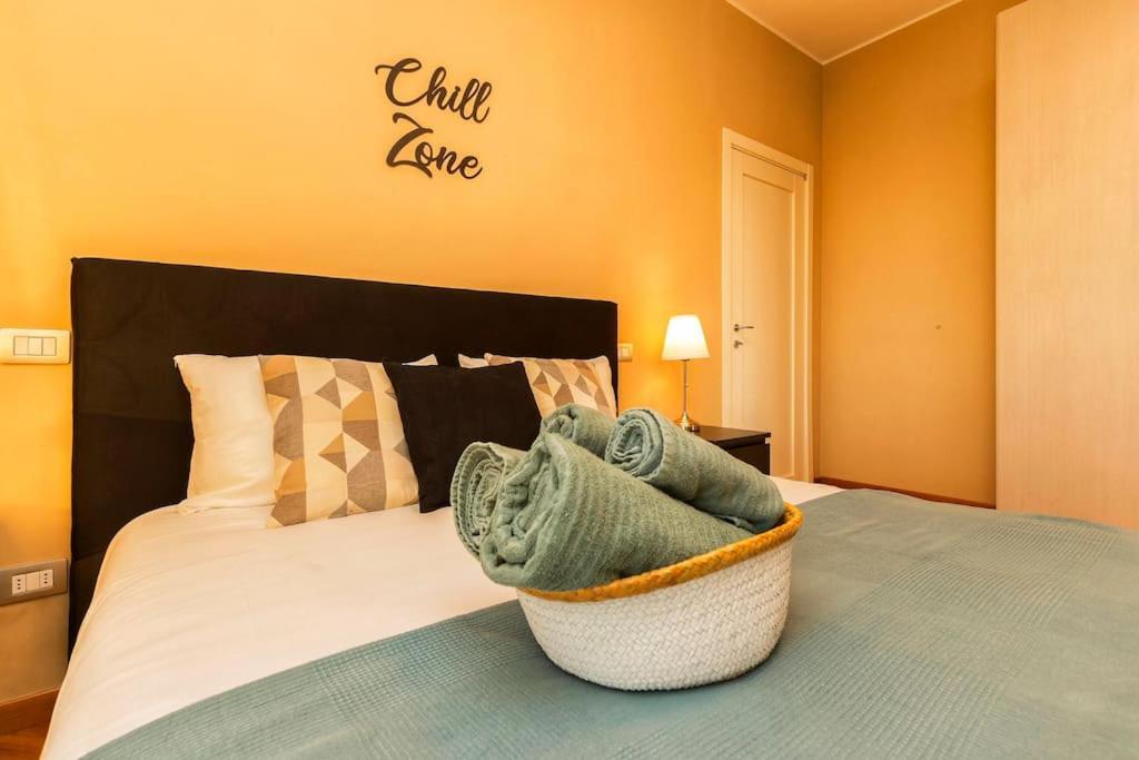 Sunny & Updated Flat With Panoramic City View 50M From M4 Stop Milánó Kültér fotó