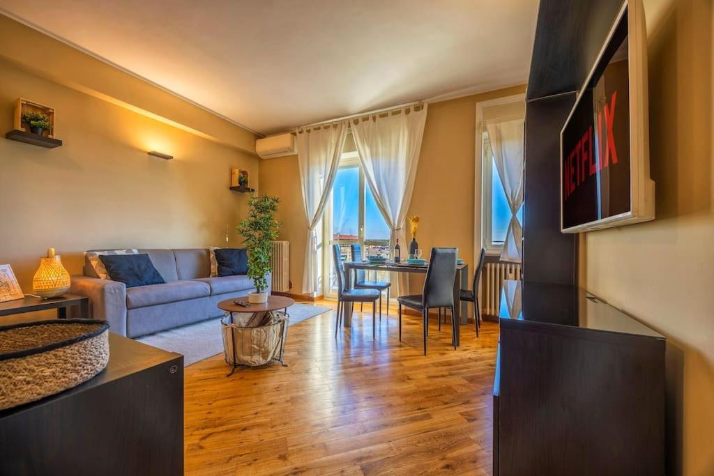 Sunny & Updated Flat With Panoramic City View 50M From M4 Stop Milánó Kültér fotó