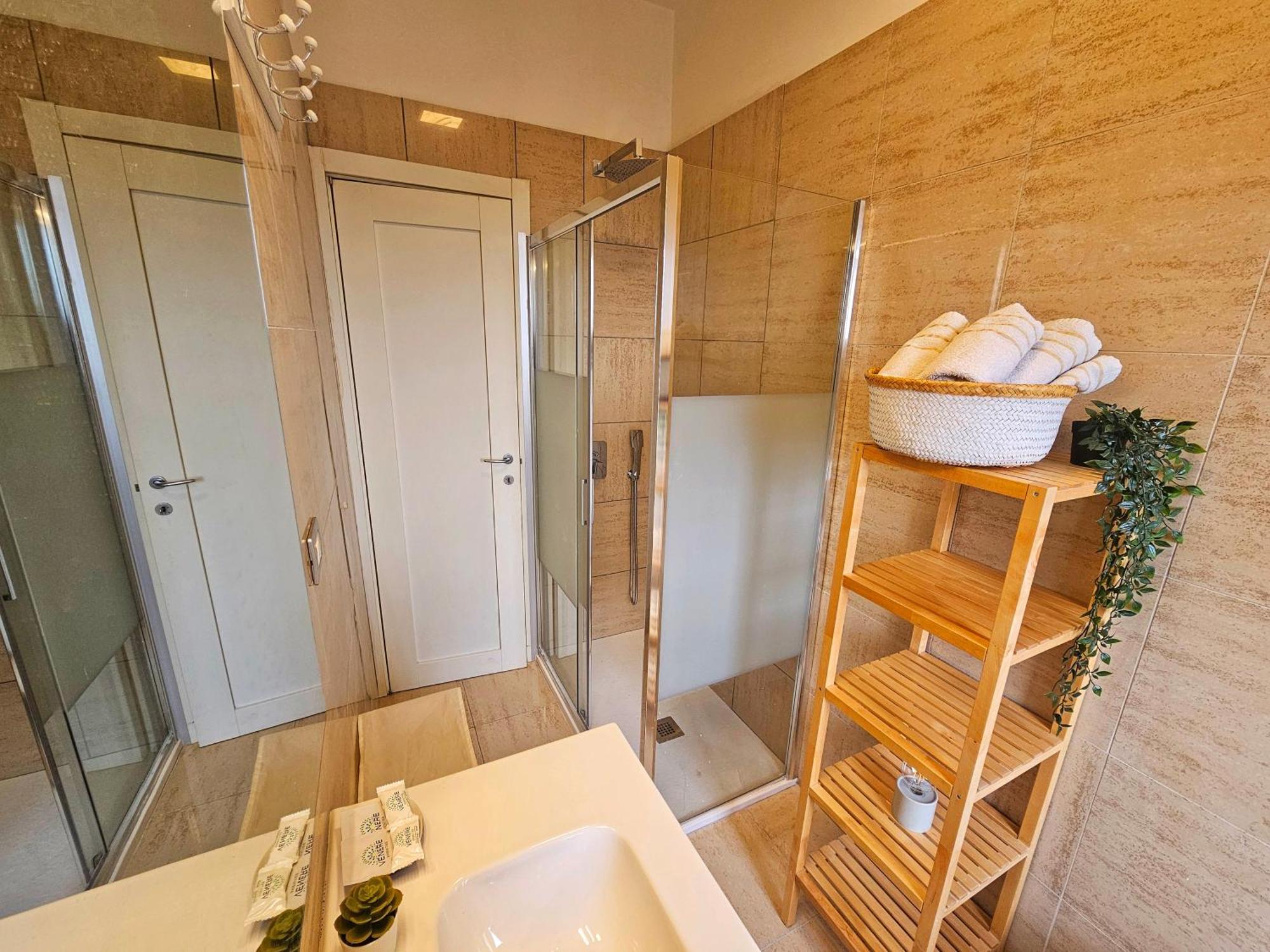 Sunny & Updated Flat With Panoramic City View 50M From M4 Stop Milánó Kültér fotó