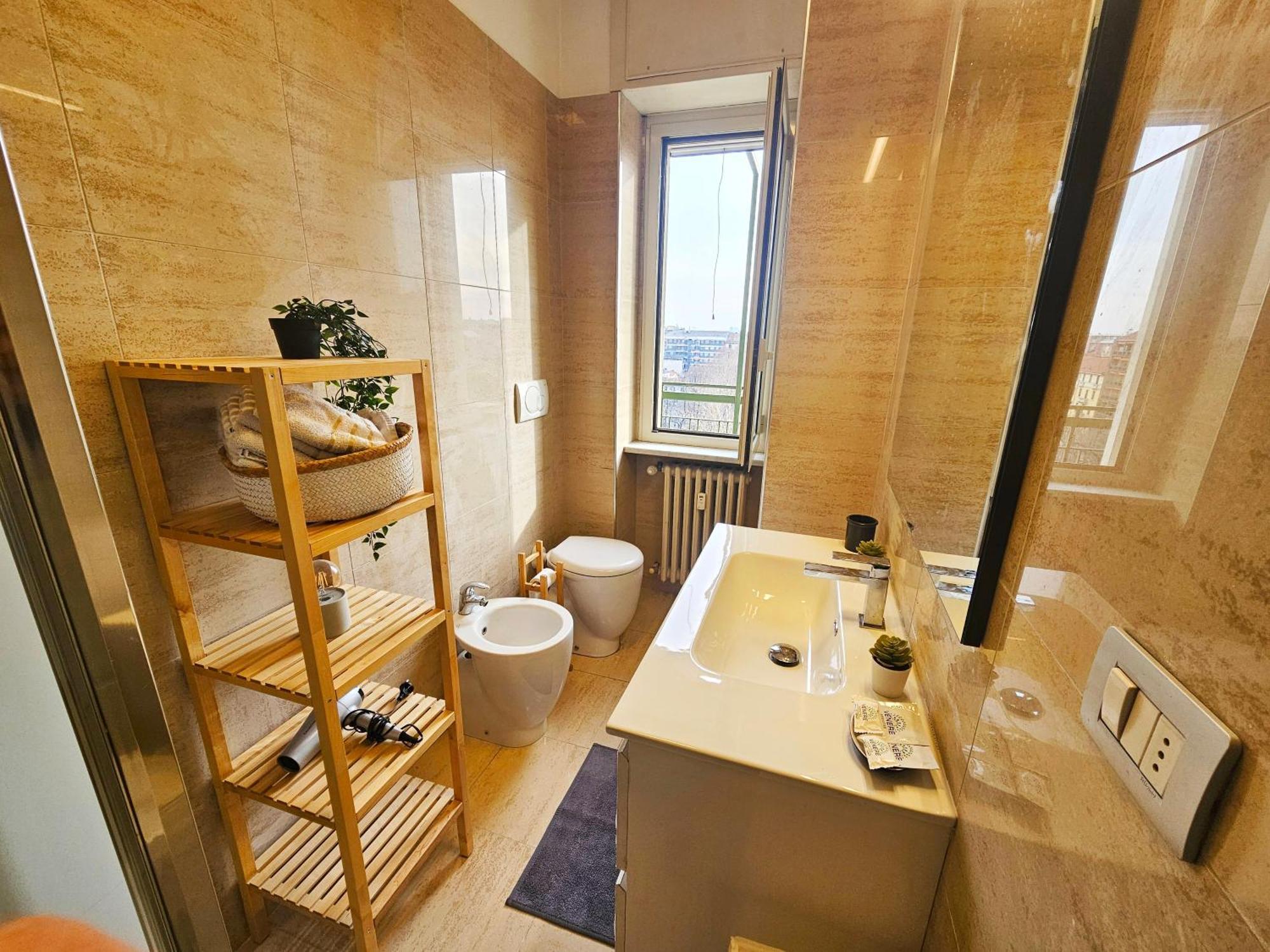 Sunny & Updated Flat With Panoramic City View 50M From M4 Stop Milánó Kültér fotó