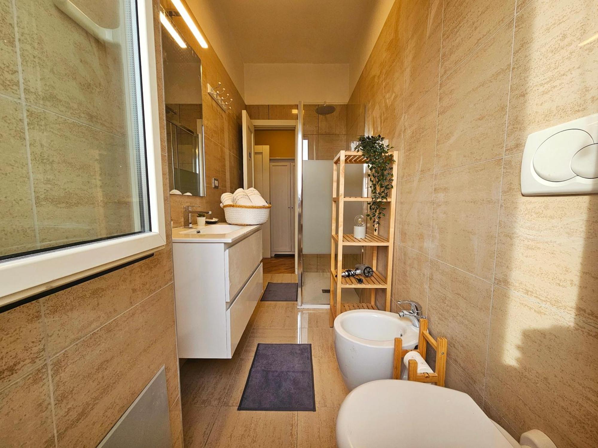 Sunny & Updated Flat With Panoramic City View 50M From M4 Stop Milánó Kültér fotó